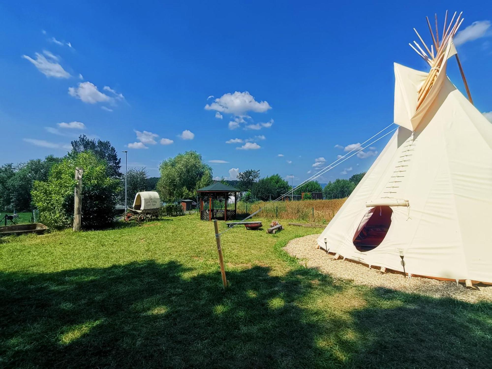 Hotel Teepee Camp Lounky Chodouny Exterior foto